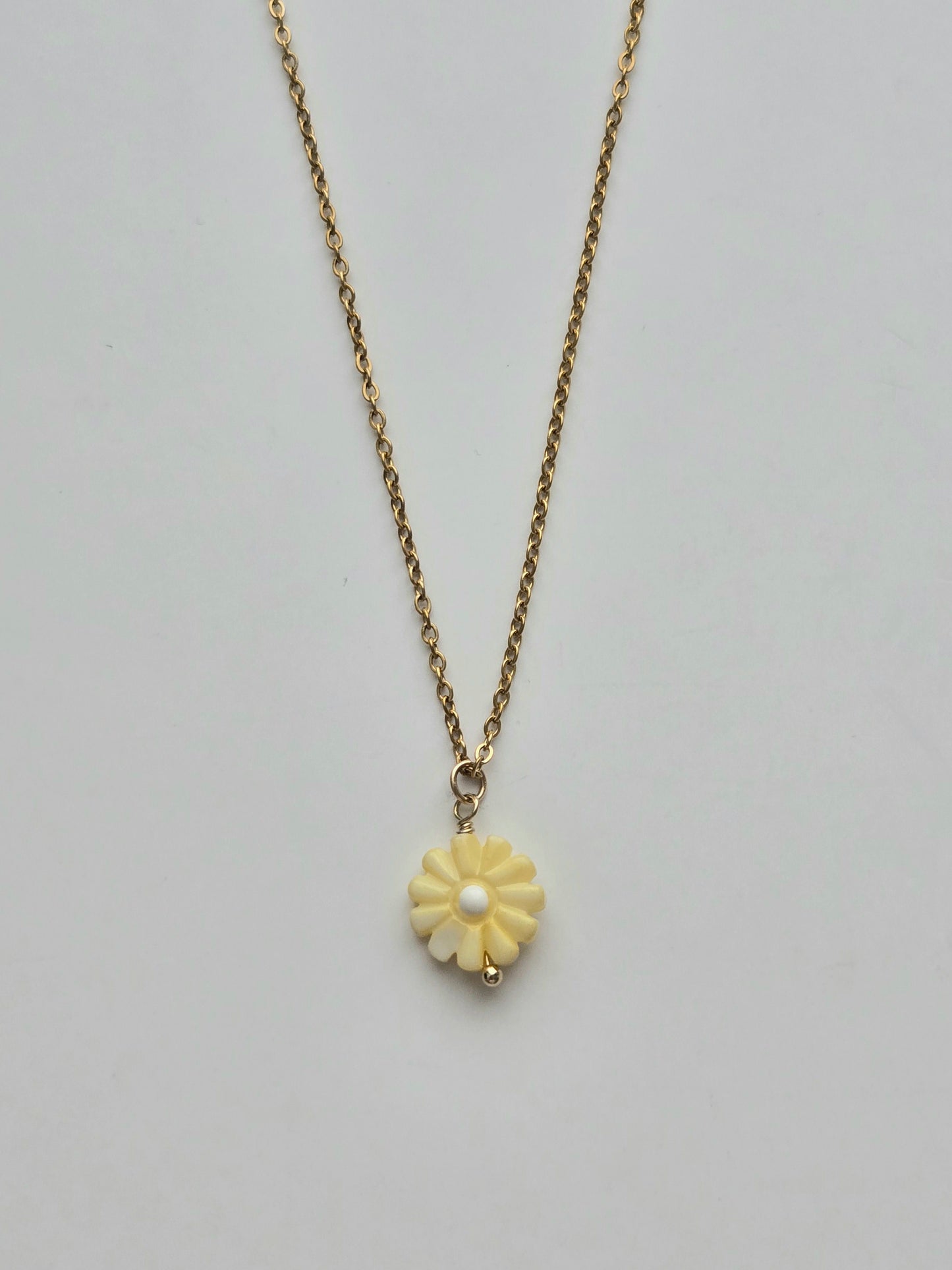 038 | yellow daisy necklace