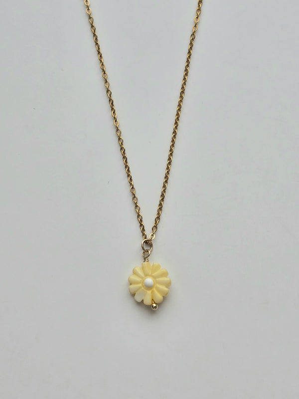 038 | yellow daisy necklace