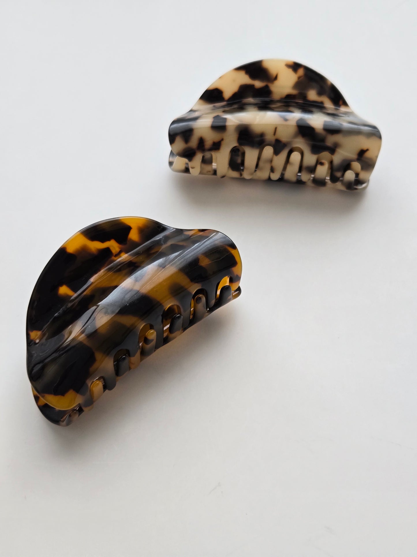 083 | tortoise shell curved hair clip