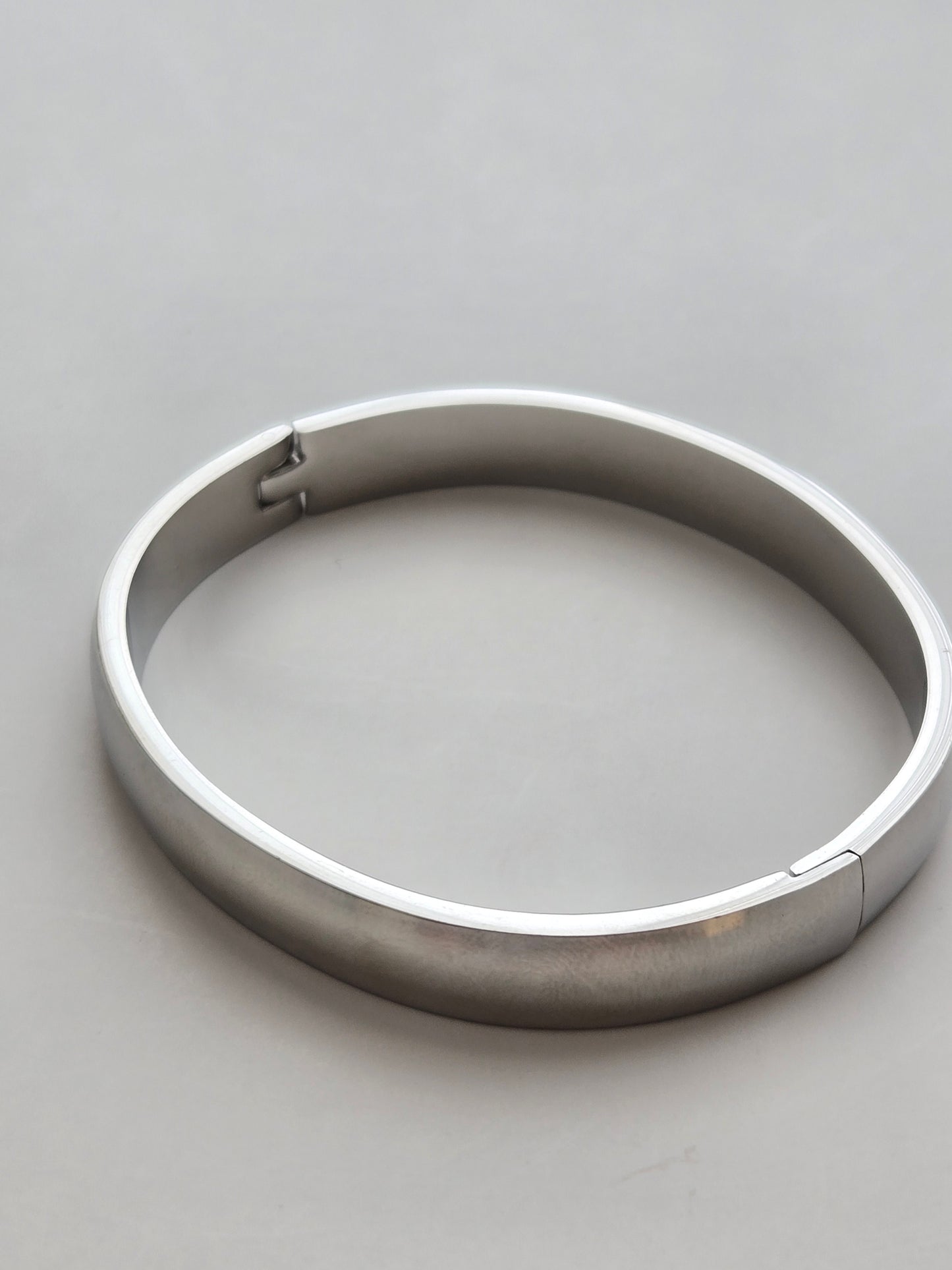 024 | minimalist bangle