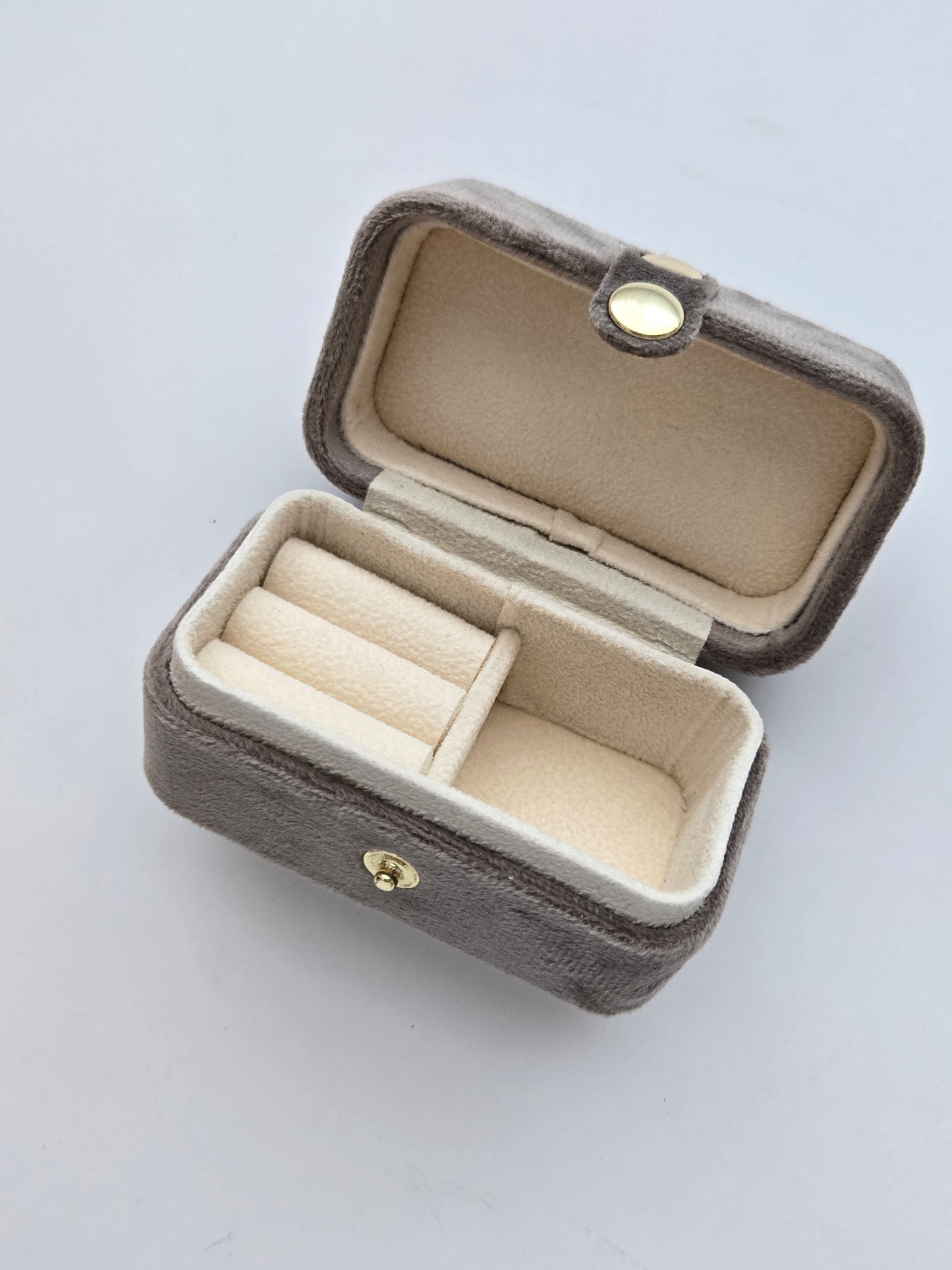 075 | small travel jewelry case