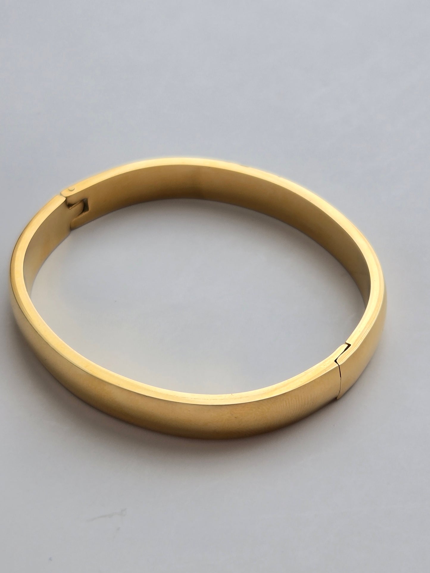 024 | minimalist bangle