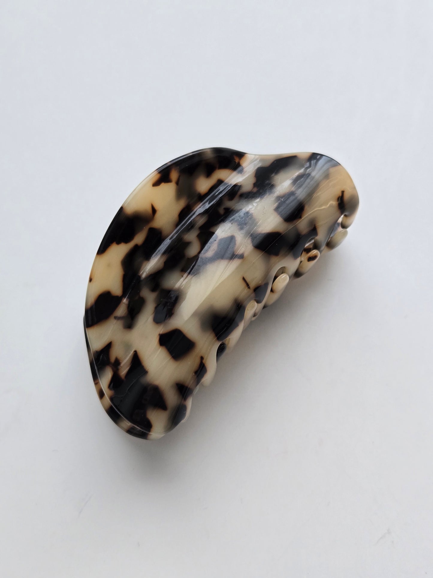 083 | tortoise shell curved hair clip