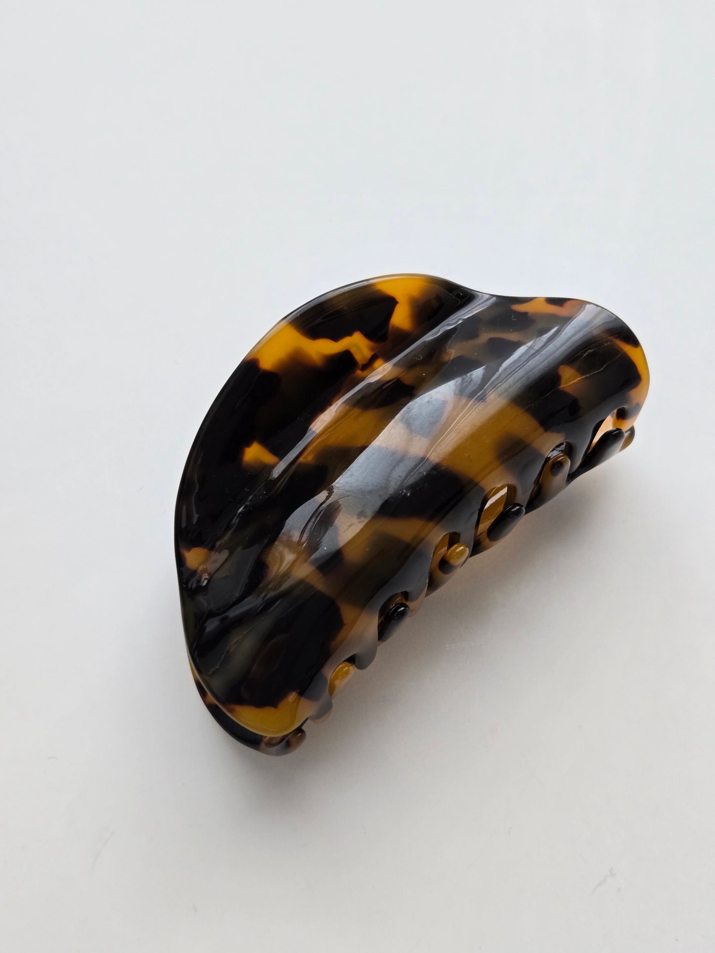 083 | tortoise shell curved hair clip